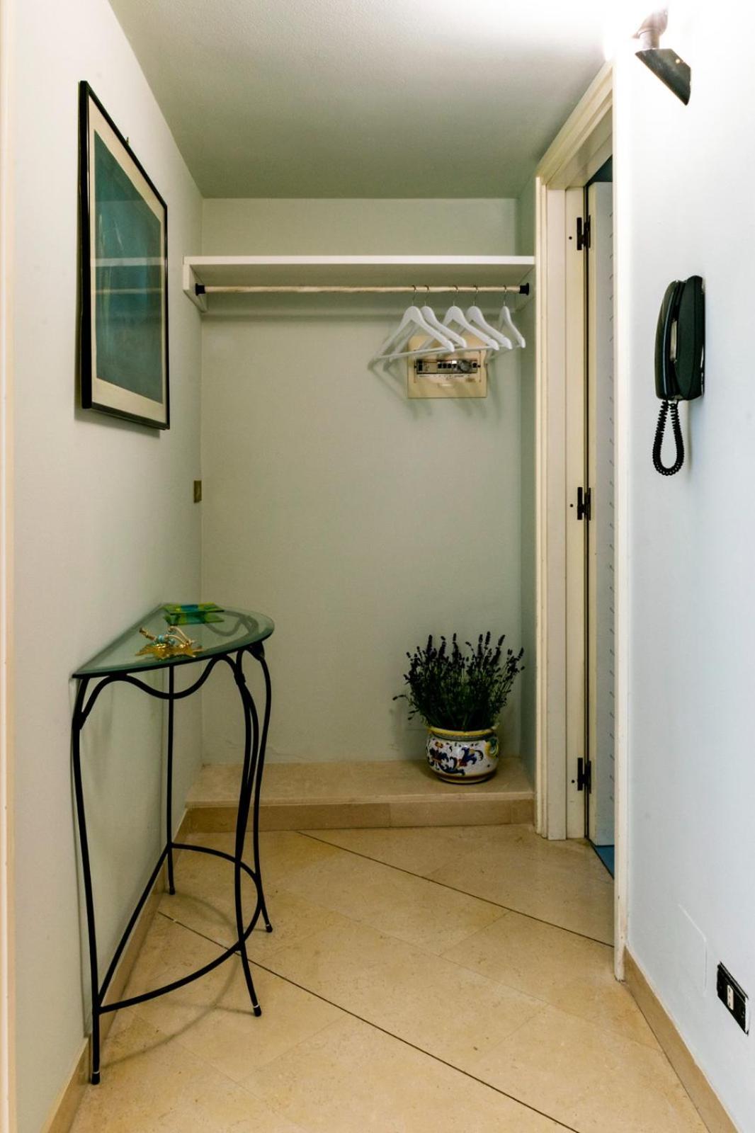 Palazzo Vaaz Apartment Mola di Bari Luaran gambar