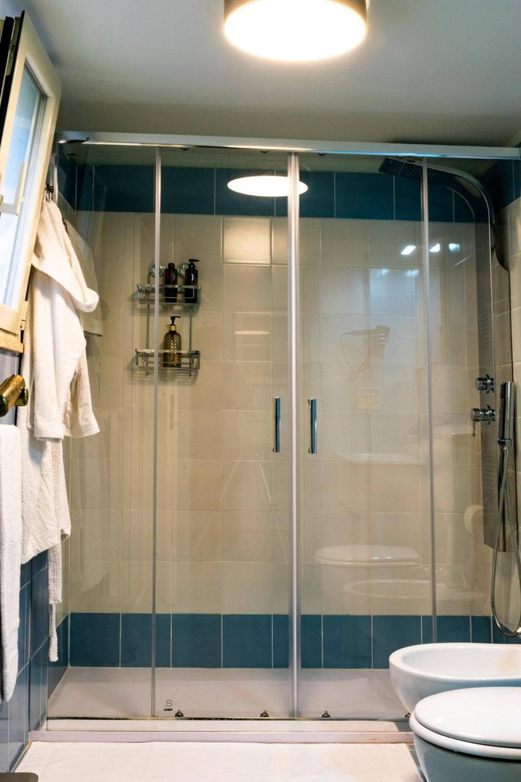 Palazzo Vaaz Apartment Mola di Bari Luaran gambar