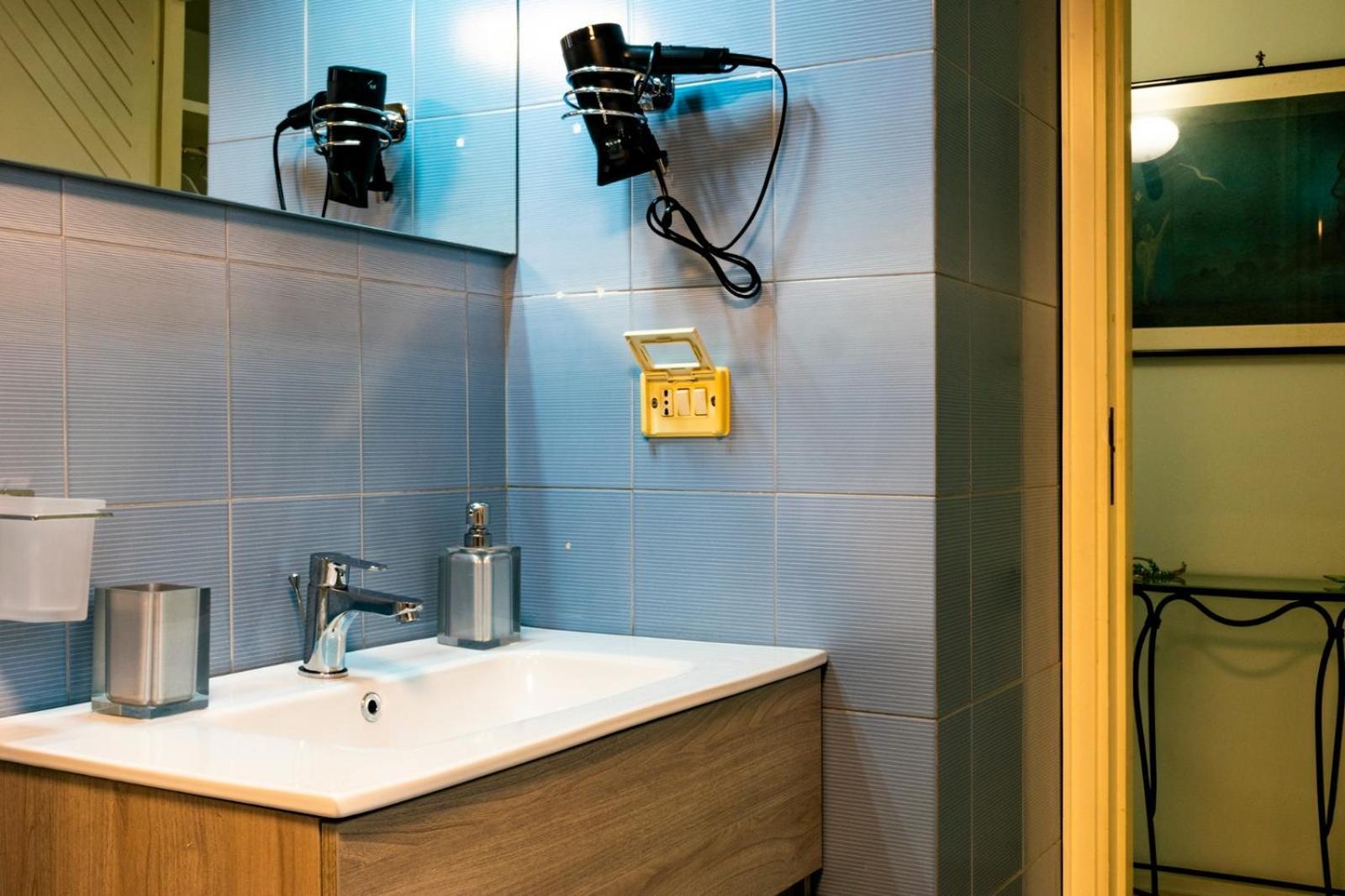 Palazzo Vaaz Apartment Mola di Bari Luaran gambar