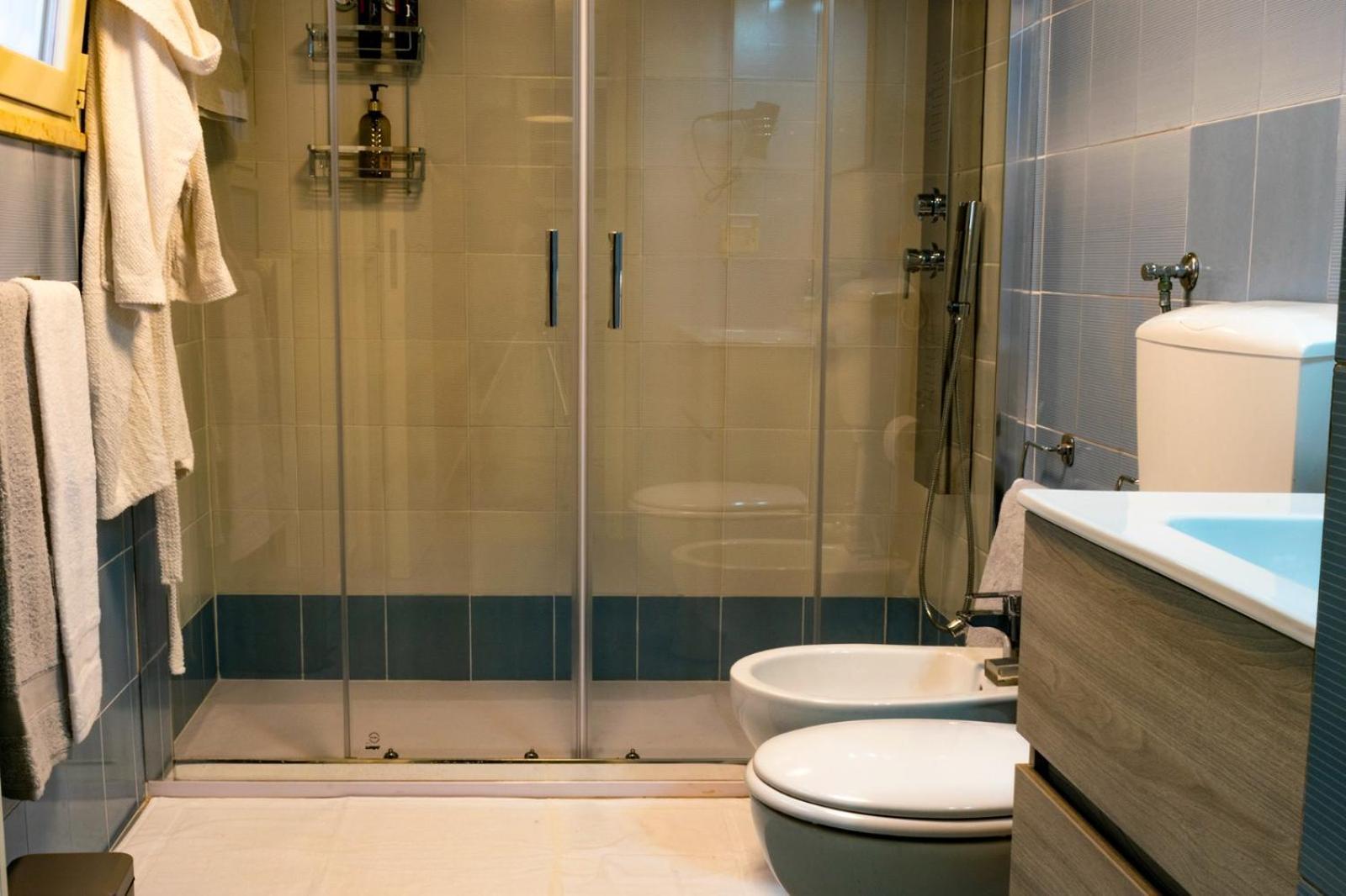 Palazzo Vaaz Apartment Mola di Bari Luaran gambar